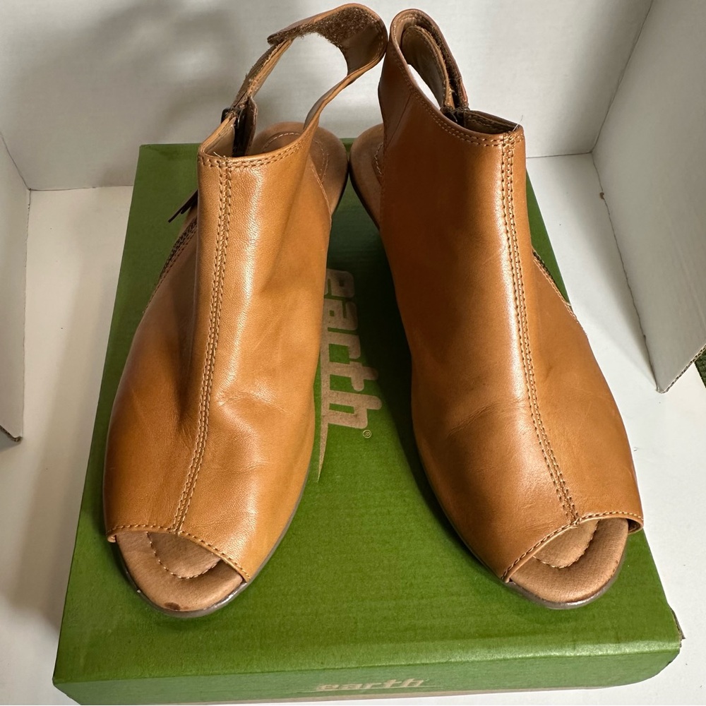 NIB Earth Women's Kristy Leather Sand Brown Peep-Toe Sandal Bootie Size 8.5